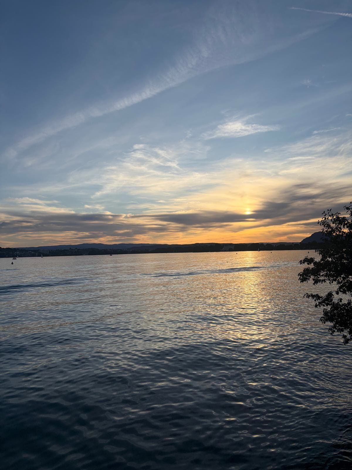 Coucher de soleil sur le lac d'Annecy